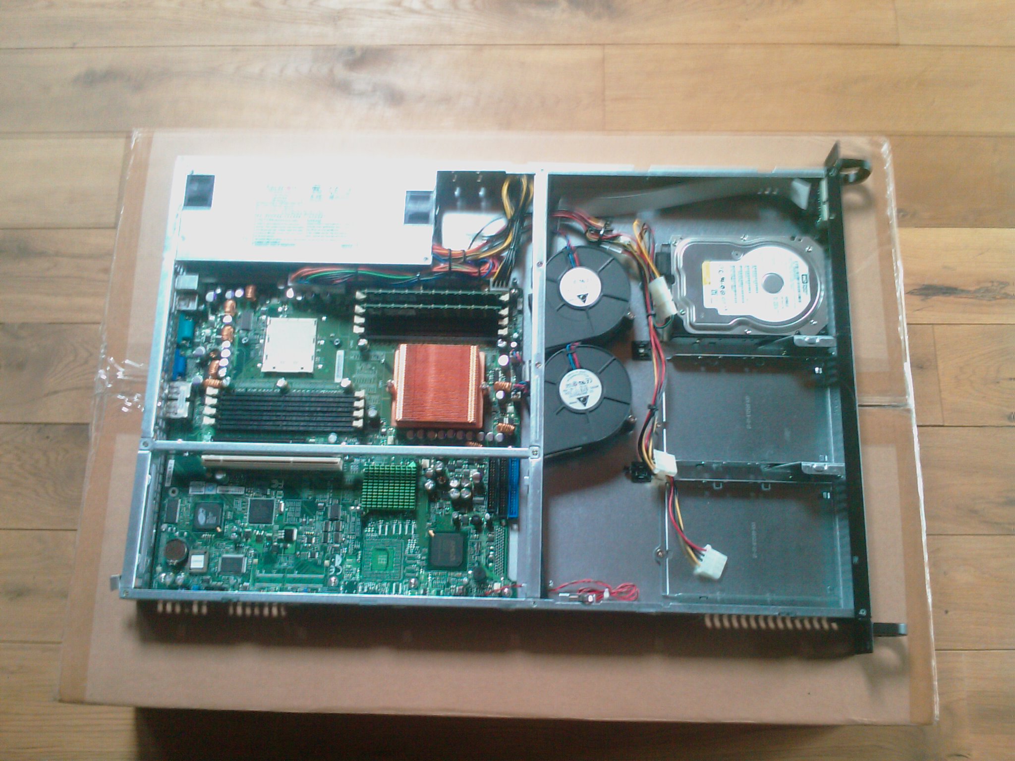 TK 1U SuperMicro SuperServer en Diverse mobiele telefoons (N80, RAZR v3 en Sony K320)-imag0042-jpg