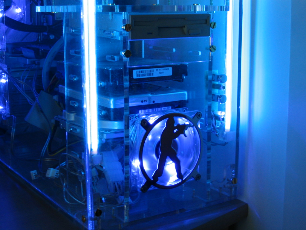 Transparante PC met Neon Blauwe lichten! - 350-img_0026-jpg
