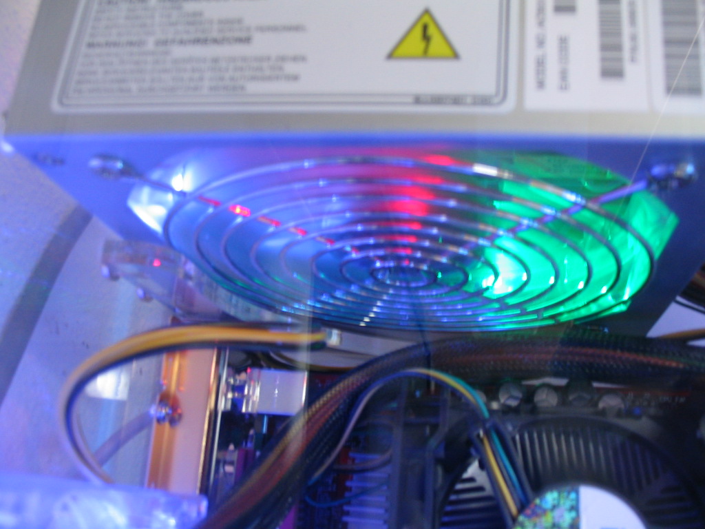 Transparante PC met Neon Blauwe lichten! - 350-img_0070-jpg