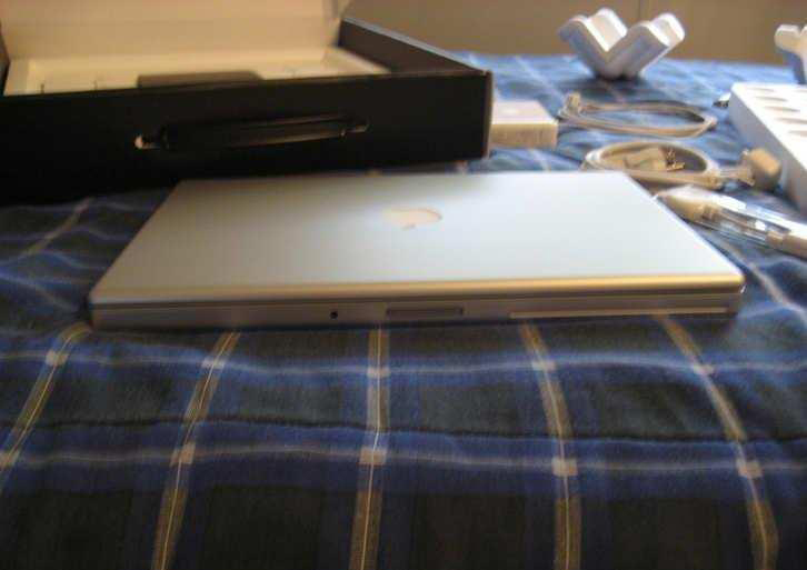 Te koop! Macbook Pro 15&quot; 2,4Ghz. Nauwelijks gebruikt!-jpg
