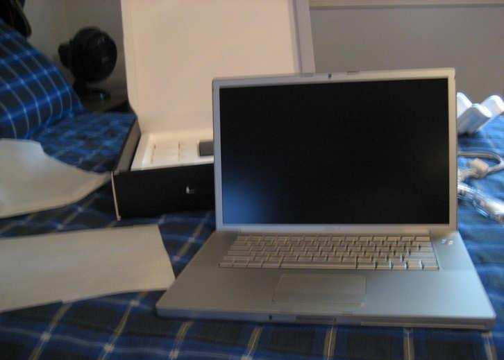 Te koop! Macbook Pro 15&quot; 2,4Ghz. Nauwelijks gebruikt!-jpg