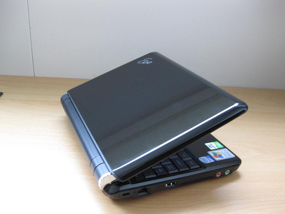 Nieuwe ASUS Eee PC901 + webcam + Win XP + draadloos internet!!-img_1131-jpg