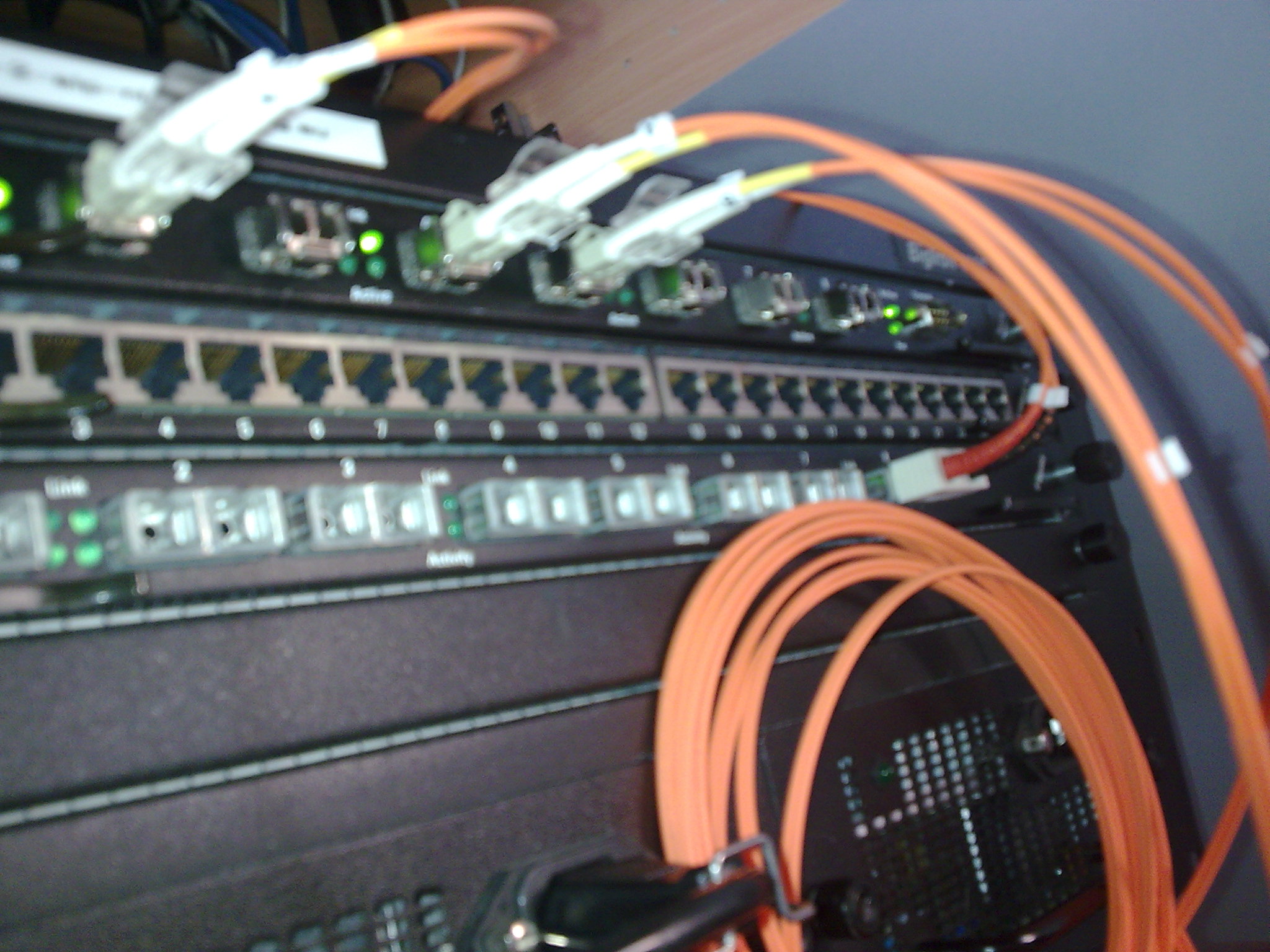 [TK] servers / switches-afb003-jpg
