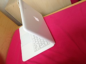 Zeer nette Macbook eind 2009 te koop met goede specs-foto-jpg