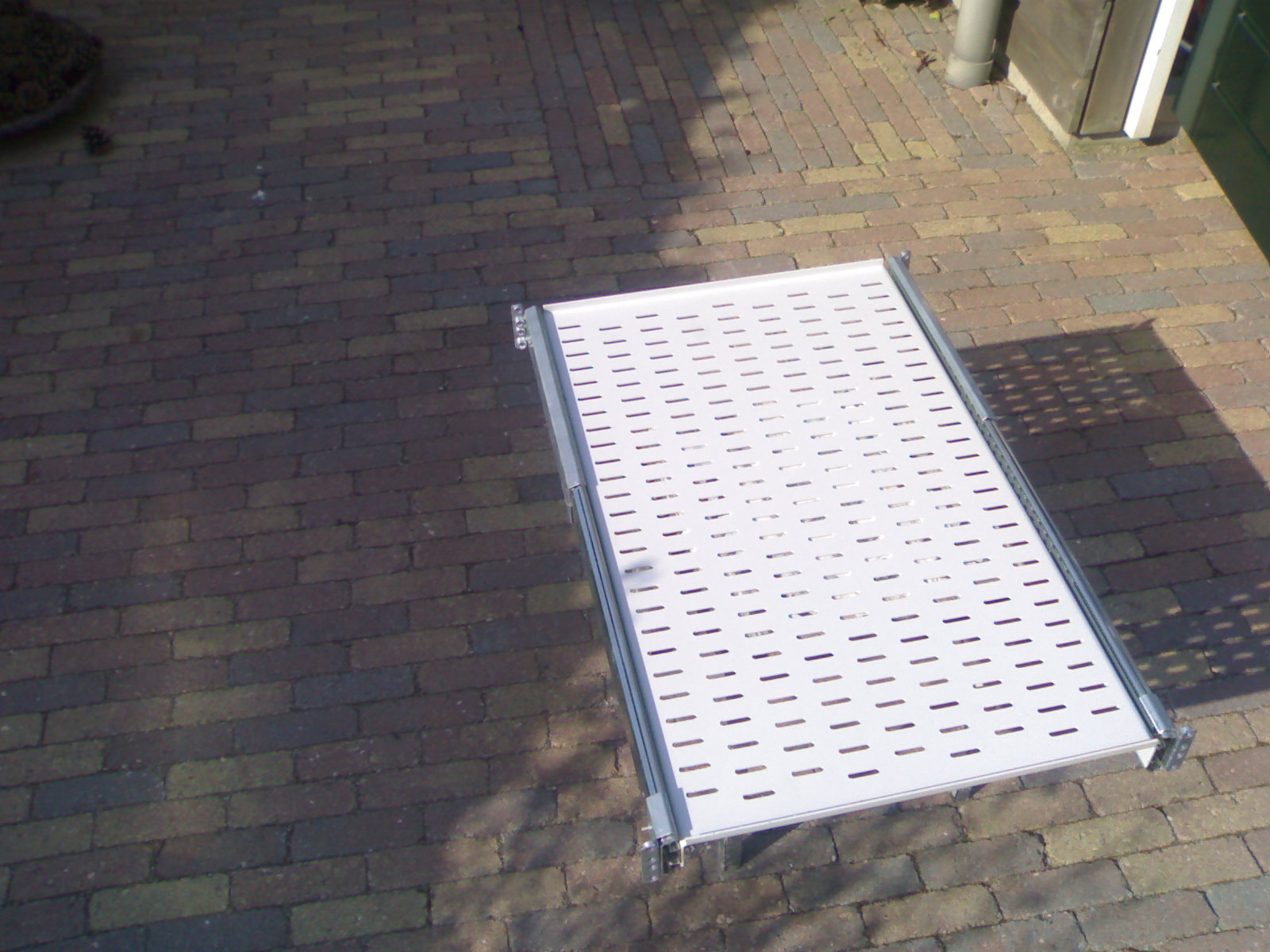 [TKA] Geheel uitschuifbaar legbord voor server (19&quot; Rack)-06082007107-jpg