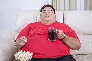 Startpagina's bijna allemaal het zelfde script en heeft het nog zin om dit te doen ?-picture-obese-man-watching-tv-drinking-cold-cola-eating-popcorn-couch-obese-man-watching-tv-cola-jpg